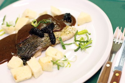 Kapr načerno patří mezi nejstarší české recepty na úpravu štědrovečerní ryby.